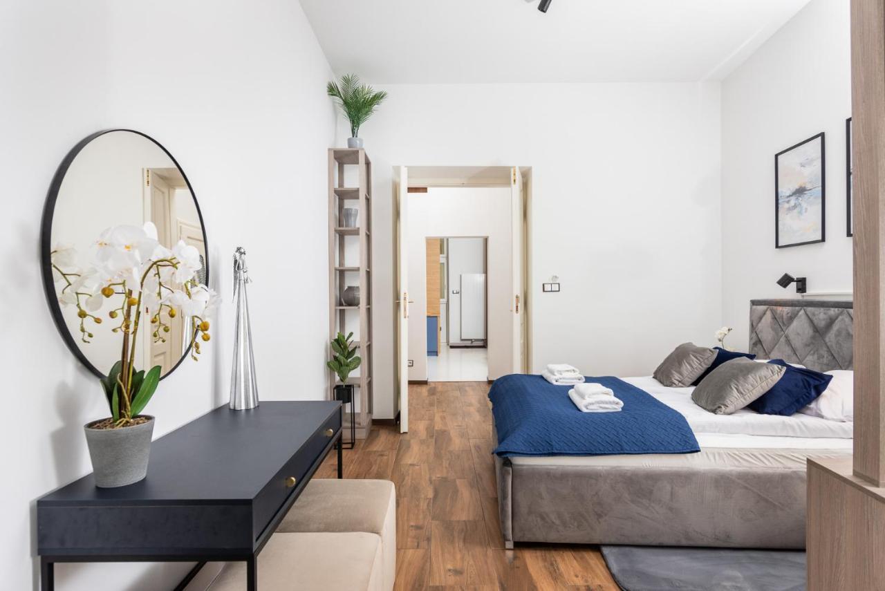 Premium Splendid Old Town Suites - By Upstairs Krakow Bagian luar foto